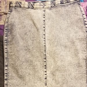 Stone-Washed Pencil Skirt